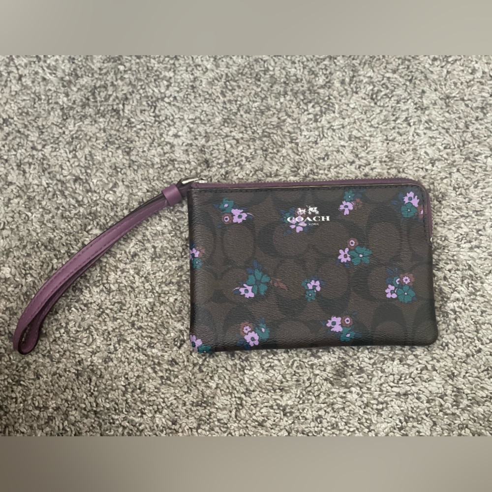 Coach Ranch Floral Corner Zip Leather Wristlet
